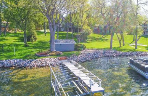 Immerse in Luxury Grand 5BR Lakefront Haven Views - Foto 29