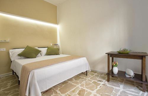 Plaza Suites - Photo 15