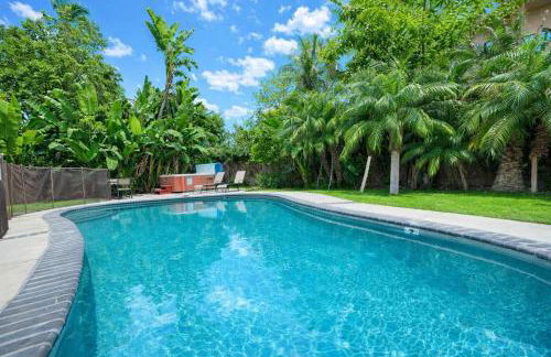 Rainforest Villa 4 Bedroom PoolSpa Walk2Disneyland - Foto 8