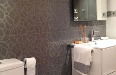 The White Lilies - Photo 16