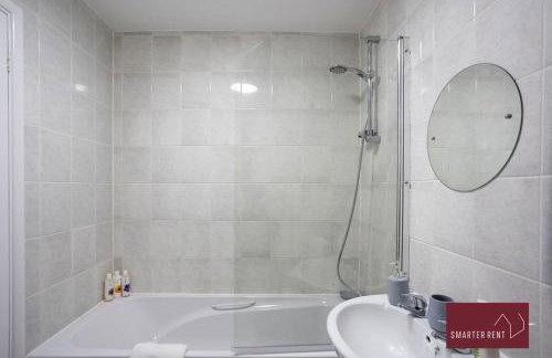 Knaphill Woking - 2 Bedroom House - With Garden - Photo 14