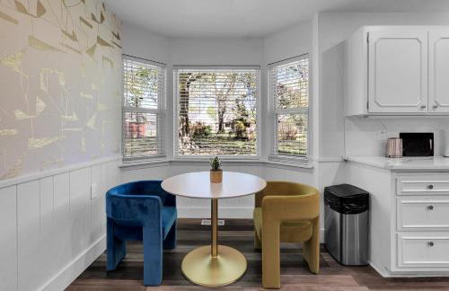 10min to EXPO - Family-Friendly with Office & Playroom - Photo 10