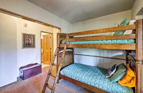 Spacious Lake Arrowhead Home with 2 Decks and Views - Foto 16