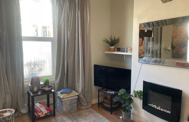 1 Bed Victorian Flat Sleeps 4 - Garden & Patio - Foto 22