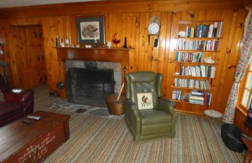 Classic Lake Home on Torch Lake - Foto 4