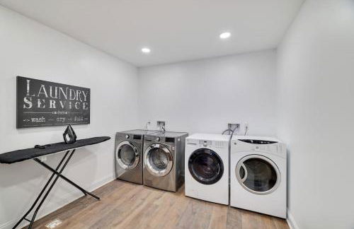 Luxe Lrg Pocono House for 18 Hot Tub/Gameroom/Pool - Foto 12