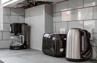 Lovely House in Dagenham / Barking with free parking, WiFi & Garden - Foto 27