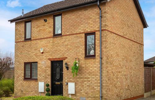 Keaton House - Close to City Centre - Free Parking, Spacious Garden, Fast Wifi and Smart TV by Yoko Property - Foto 23