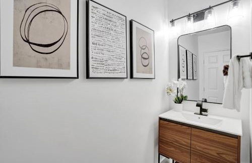 8BR Gem With Pool, Lake View & Tons of Amenities! - Foto 94