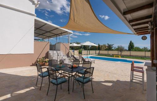 Kuća za odmor M&J s grijanim bazenom - Photo 12