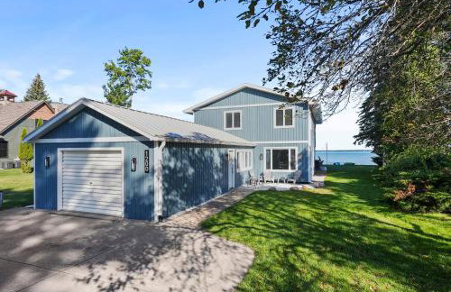 Lakefront - Spacious Family Getaway with Dock! - Foto 50