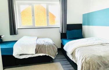 Burmer Central Bliss: Modern 3BR/1BA, Full Kitchen - Foto 18