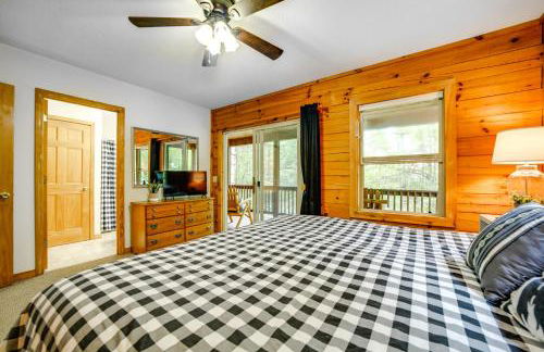 Peaceful Smoky Mountain Cabin with Deck and Fire Pit! - Foto 15