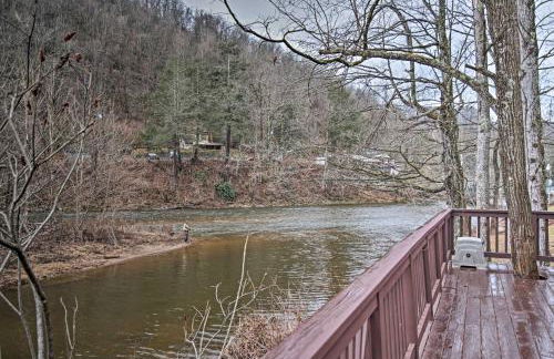 Riverfront Elkins Home with Fireplace and Deck! - Foto 2