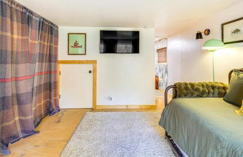 Walk to Golf, Lake Twain Harte Cabin with Fireplace - Photo 18