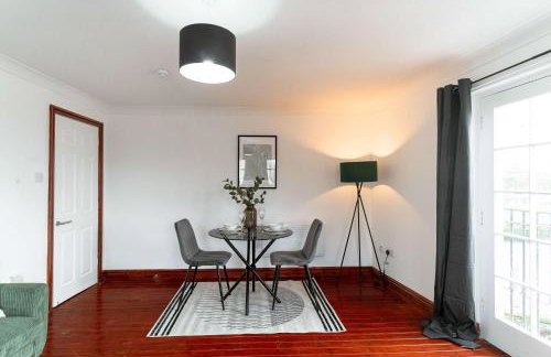 Bright 1 Bed Harbour-side Apartment with Balcony - Photo 12