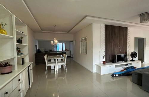 Casa Ampla em Blumenau 5 min Vila Germânica - Foto 6