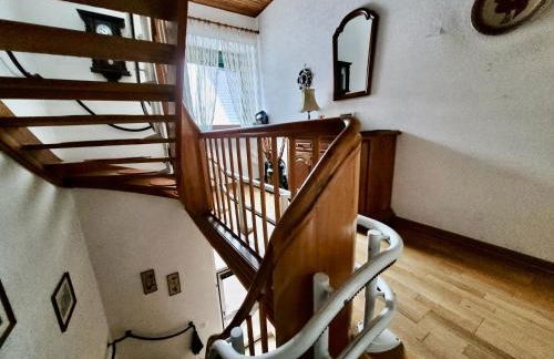 BAT Home Solutions Trier-Euren - alles was ein Hotel nicht bietet - 10 Min zur Altstadt - 98 qm Scheune für 9 Personen mit Sternenhimmel, Wintergarten, Grill und Kino - barrierefrei dank Lift & Auffahrt - Foto 23