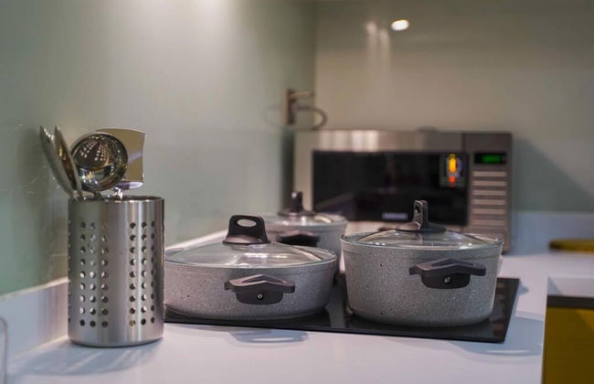 Exclusive Spacious 2 1 Apartment 2 Bathrooms - Core Living - Photo 8