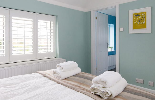 Bright Modern 4 br House 100 Metres From Beach - Photo 30