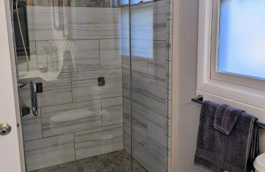 Walk to K-State, Sleeps 12, Pool Table, Hot Tub - Foto 24