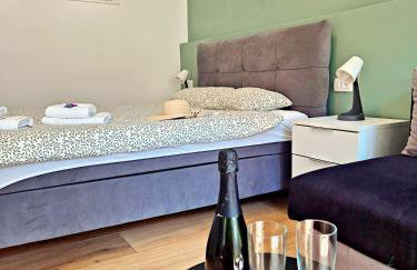 Lola's Place - Photo 52