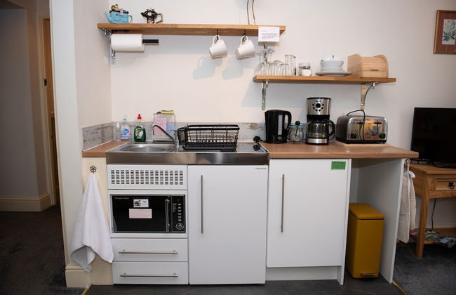 Milton House Studio Apartment Suites - Photo 32