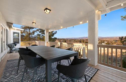 Heated Pool and Jacuzzi, Scenic Mountain View, Lux and Cozy, - Foto 42