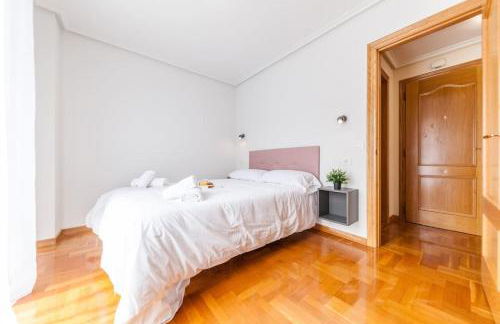 Charming Coastal Apartment Steps from the Beach - Foto 3