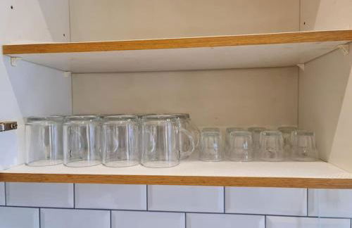 London Luxury 6 Bedroom Family House Sleeps 12 people Parking for 4 Cars Close to tube. - Foto 22