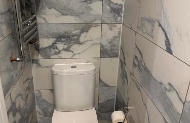 Lovely Hillingdon Family Holiday Home - 6 bedrooms - Foto 30