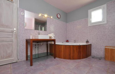 Cozy Home In Besse-Sur-Issole - Foto 25