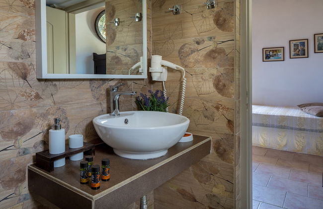 The Olive House - Photo 24