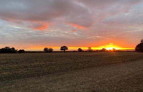 1 Bedroom annex, private bathroom, peaceful area - Photo 10