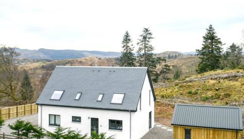 Blackmount House - Photo 2