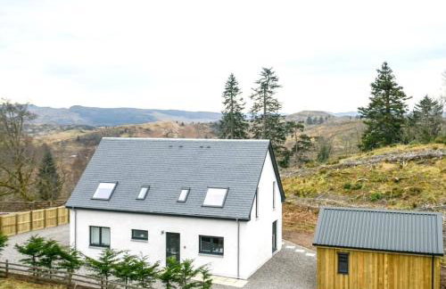 Blackmount House - Photo 2