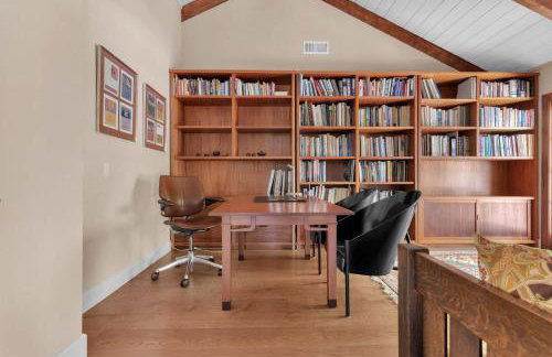 10 Acre Estate with Views Teahouse and Pickleball Court - Foto 32