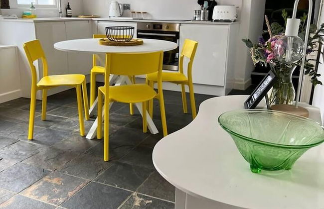 2 Bed Grade 2 - Dates Back to 1500's - Foto 1