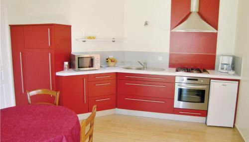 1 Bedroom Awesome Home In Carolles - Foto 2