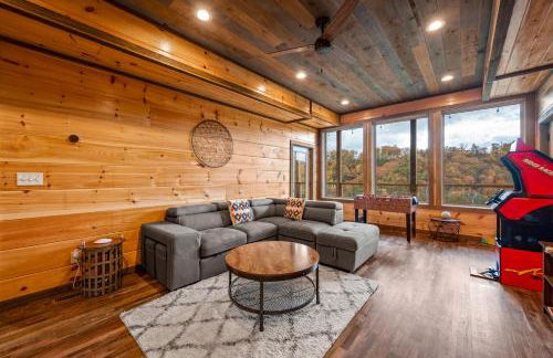 The Overlook - '21 Cabin - Gorgeous Unobstructed Views - Fire Pit Table - GameRm - HotTub - Xbox - Lots of Bears - Foto 52