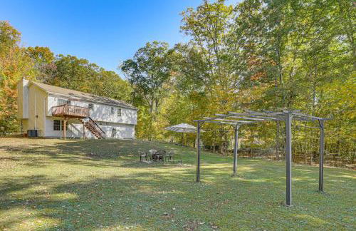 Hike, Ski and Explore Otisville Retreat with Yard! - Foto 24