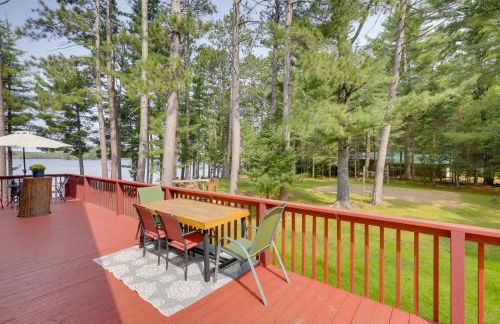 Dock and Views Lakefront Family Home in Conover! - Foto 33