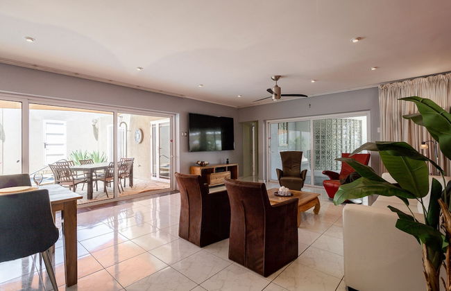 Large Villa With View! Private Pool Free Utilities! - Photo 16