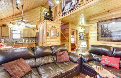 Backyard and Porch Rural Cosby Log Cabin! - Foto 4