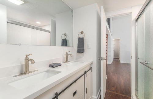 Renovated Barn in the Woods with Hot Tub - Foto 18