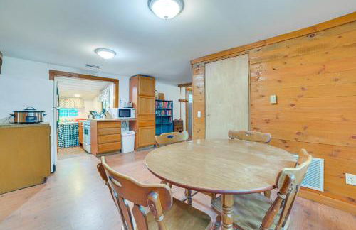 Rustic Michigan Lakeside Cabin with Private Dock! - Foto 12