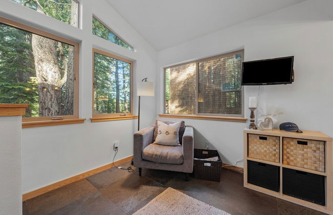 Moosetrack by Avantstay Cozy Cabin In The Of Tahoe Donner w/ Hot Tub - Foto 13