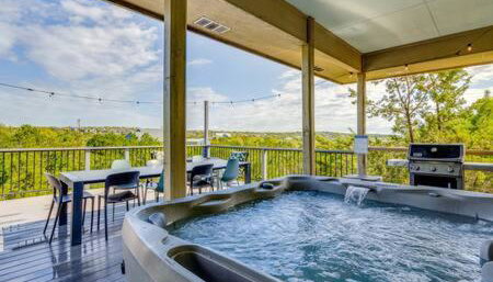 The Outlook - Spa and deck views of Hill Country - Foto 4