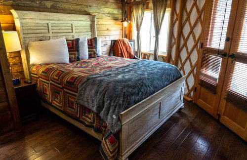 Otter Creek Luxury Yurt - Creekside Glamping with Private Hot Tub - Foto 21
