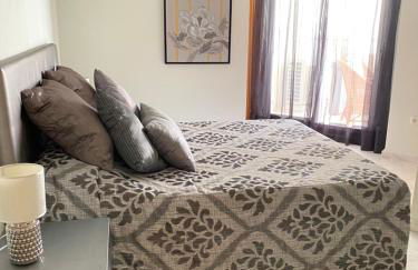 Elegant 2-Bedroom Apartment in Benidorm with Private Pool and Scenic Garden Views - Photo 2